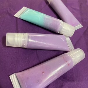 Lip moisturizer