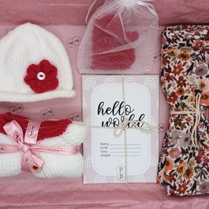 NICU / bebé / caja de regalo / CON sombrero y corazones de unión