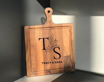 Personalized cutting board with handle, Engraved charcuterie Board with family names, Custom serving board, Thoughtful present