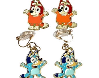 Pendientes colgantes o de clip con diseño de dibujos animados de Bluey y Bingo, chapados en oro o dorados, y llavero.