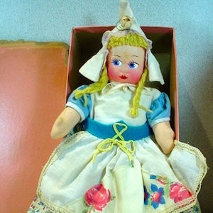 Encantadora muñeca de trapo holandesa Mollye, de la década de 1940