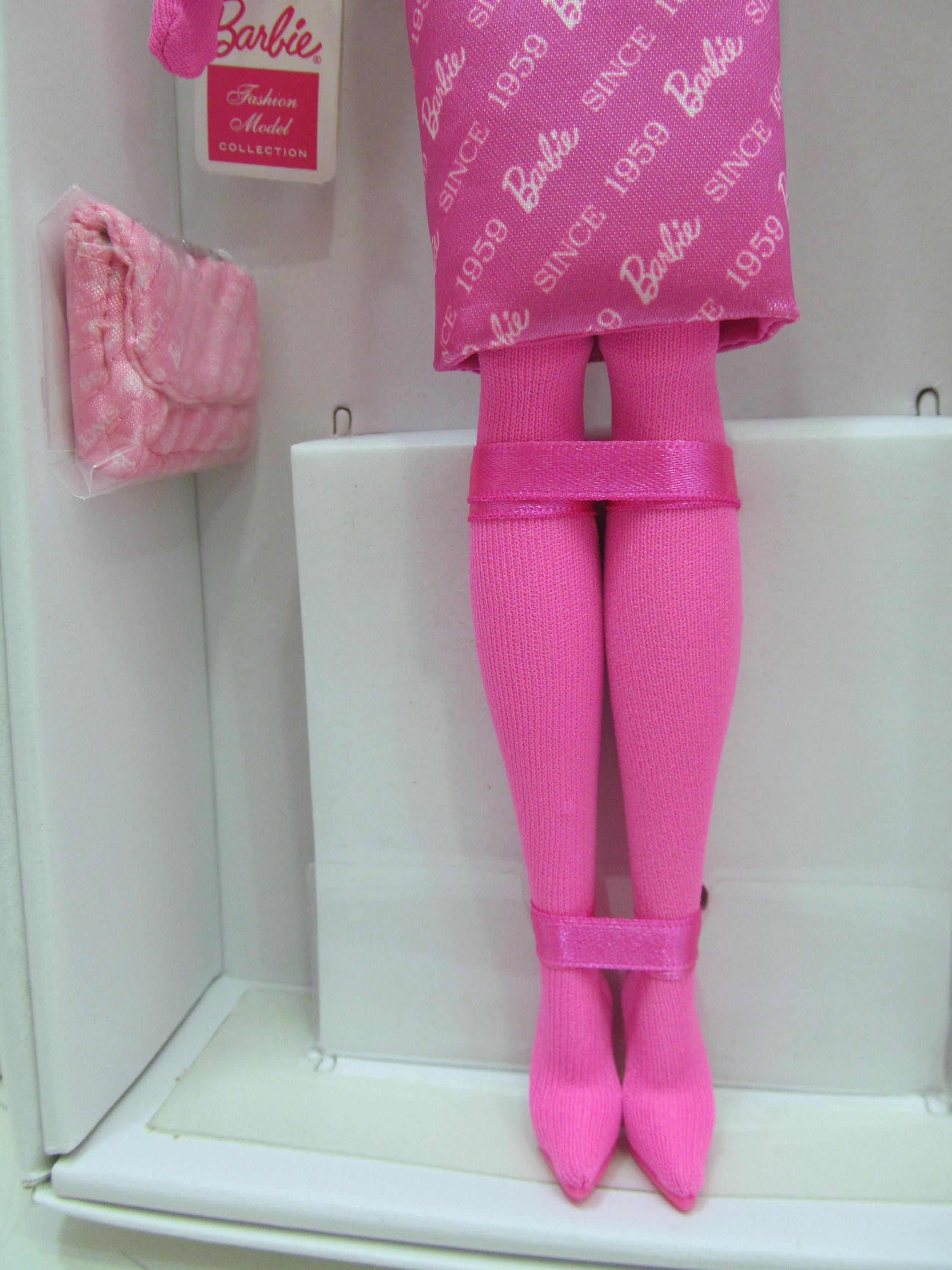 Barbie Proudly Pink Silkstone – Porcelaine – Inspiring Women 2018 – Mattel FXD50