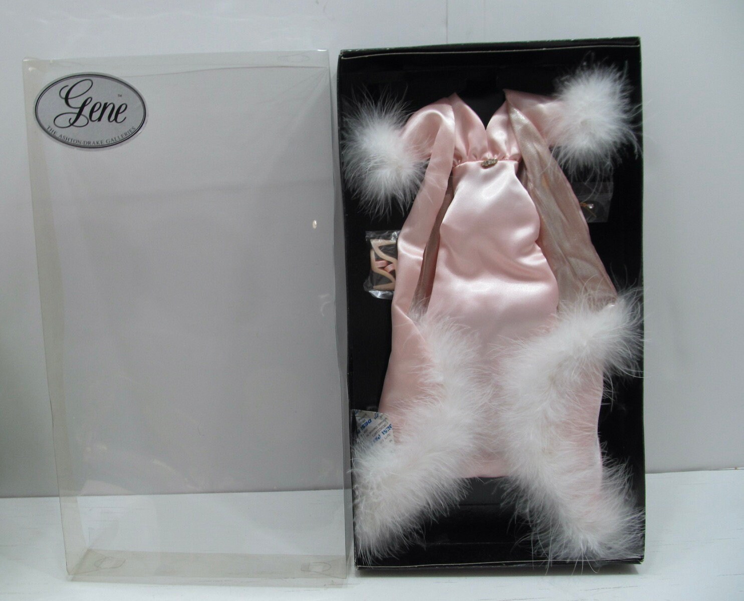 Roupa de boneca Aston Drake Gene, "The Kiss" 1995, NRFB
