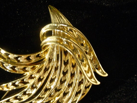 Large Vintage "Gold Tone" Monet Brooch, 1960's - image 2