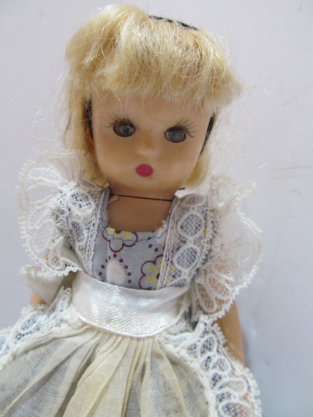 Encantadora muñeca de cuentos de Nancy Ann de plástico duro, 1948  México