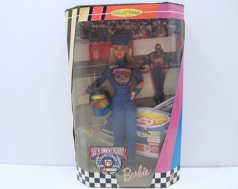 NRFB 50. Jubiläums-NASCAR-Barbie-Puppe, Mattel 1998
