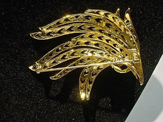 Large Vintage "Gold Tone" Monet Brooch, 1960's - image 3