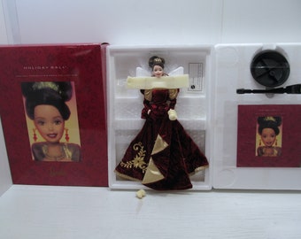 NRFB Mattel Holiday Ball Porcelaine Barbie, 1997