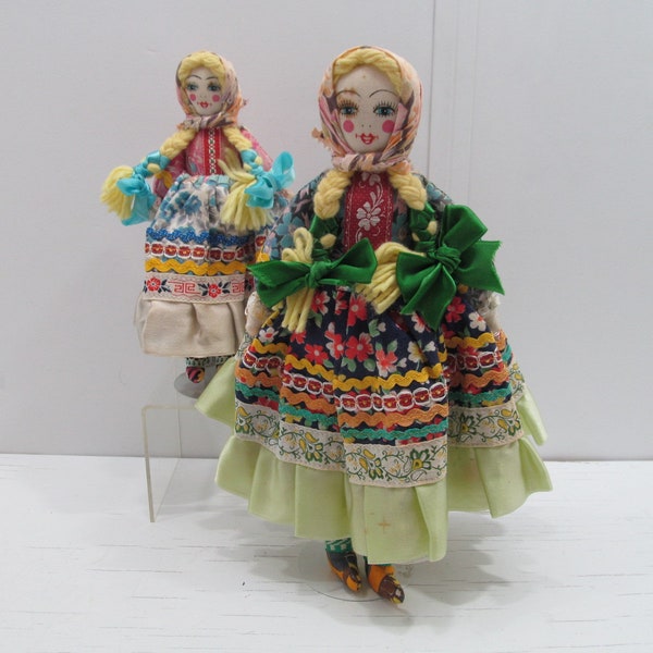 Deux poupées en tissu faites à la main par Tatiana de Russie, années 1960