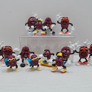 Lot of 15 California Raisin PVC Figures, 1987