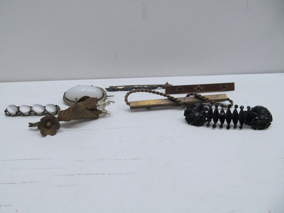 Lot of Victorian Brooches