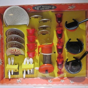 Mirro Like Mother&#39;s Miniatures Perk &#39;N Pour Set, NRFB, 1970er Jahre