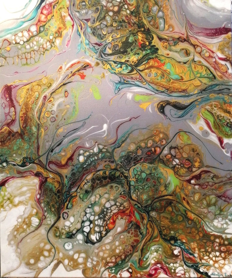 Puede incluir: Pintura abstracta con patrones en espiral en tonos dorados, verdes, blancos y rojos. La pintura tiene una apariencia texturizada, casi burbujeante.