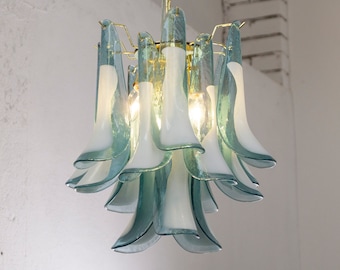 Lámpara de suspensión Petali Ø45 cm Made in Italy en cristal de Murano azul verdoso y blanco, araña de diseño estilo vintage