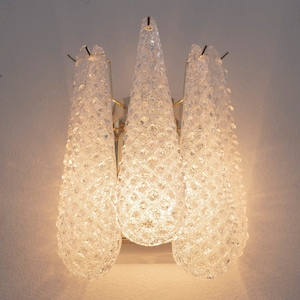 Wall sconce with Murano glass decorated crystal color Made in Italy, elegant vintage style wall lamp with spoon-shaped glass