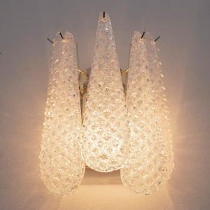 Wall sconce with Murano glass decorated crystal color Made in Italy, elegant vintage wall lamp with spoon-shaped glass