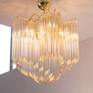 Vintage transparent Murano glass spiral ceiling light chandelier with brass structure, light design Made in Italy