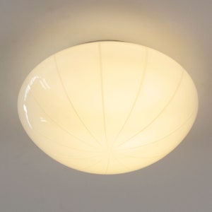 Vintage ceiling lamp Ø28 cm milk white Murano glass with filigree Made in Italy, original glass from 1980s