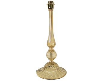 Elegante lampada da tavolo in vetro di Murano color fumé, realizzata a mano in Italia.