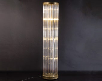 Stehlampe mit Triedern aus Muranoglas und Metallstruktur aus Blattgold, Design-Stehlampe Made in Italy, Höhe 150 cm.