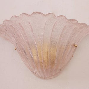 Vintage roze Murano glazen wandlamp in schelpvorm (handgemaakte Italiaanse wandlamp)