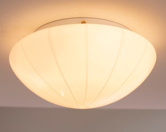 Large Ø37 cm ceiling lamp in 1980s milk-white Murano glass with tone-on-tone rays Made in Italy