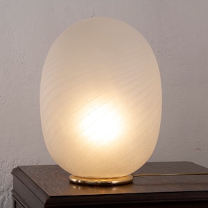 Large 1970s white etched Murano glass egg table lamp with spiral texture and brass base