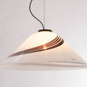 Gran lámpara colgante de cristal de Murano blanco y negro Ø63 cm, años 70, fabricada en Italia, diseño italiano.