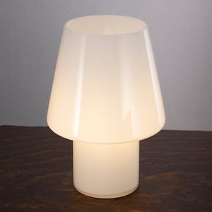 White Murano glass mushroom lamp height 25cm, Made in Italy. Italian design table lamp