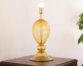 Lampada da tavolo Murano, vetro ambrato, realizzata a mano in Italia, luce di lusso