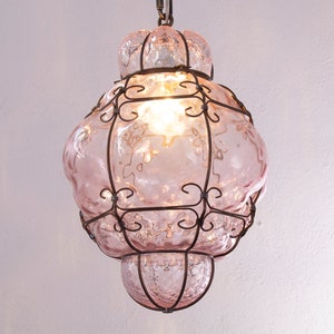 Laterne Lampe aus mundgeblasenem Murano Glas in der Farbe Amethyst, Made in Italy Kronleuchter im Vintage Stil