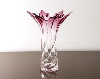 Vase verre soufflé et taillé, art scavo de Murano, style Grèce antique, texture sablée