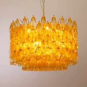 Large Ø85 cm suspension chandelier Made in Italy with amber color polyhedrons in Murano glass, vintage style chandelier design