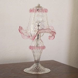 Clear Murano glass Venetian classic table lamp with artistic pink decoration, handmade Made in Italy
