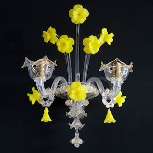 Handcrafted Murano glass wall sconce with yellow details and flowers, handmade Made in Italy Venetian lamp