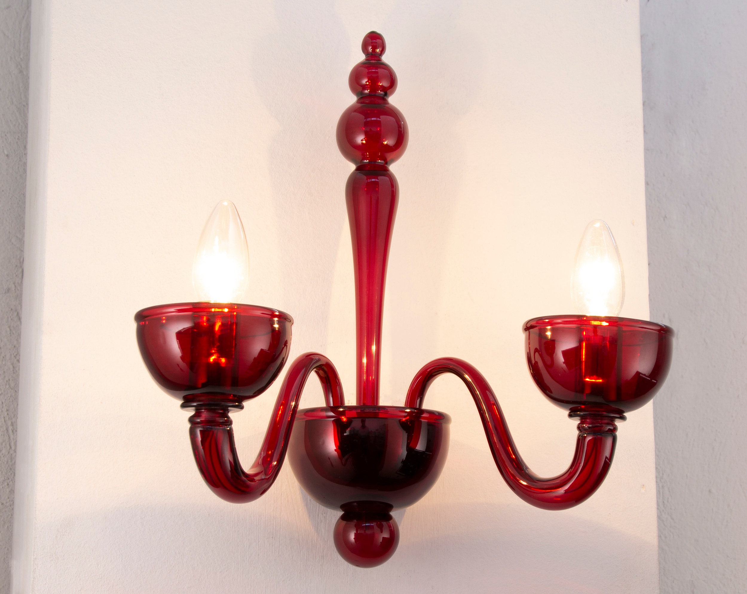 Hand-blown Murano glass wall sconce, red color Made in Italy, handmade vintage wall lamp