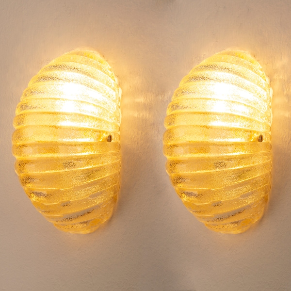 Set of 2 Murano glass shell wall sconce in amber colour with brass structure, Made in Italy wall lamp