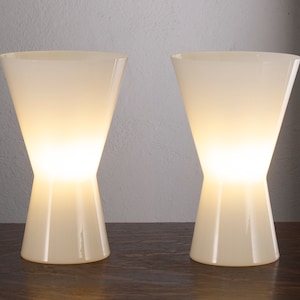 Juego de 2 lámparas de mesa de cristal de Murano de 25 cm de altura, fabricadas en Italia. Lámpara de mesa de diseño italiano de estilo espacial.