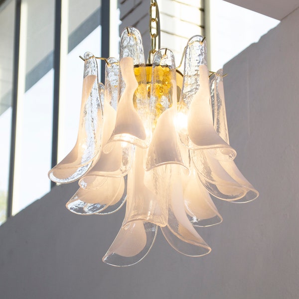 Lámpara colgante Petali Ø45 cm Made in Italy en cristal y cristal de Murano blanco, araña de diseño estilo vintage