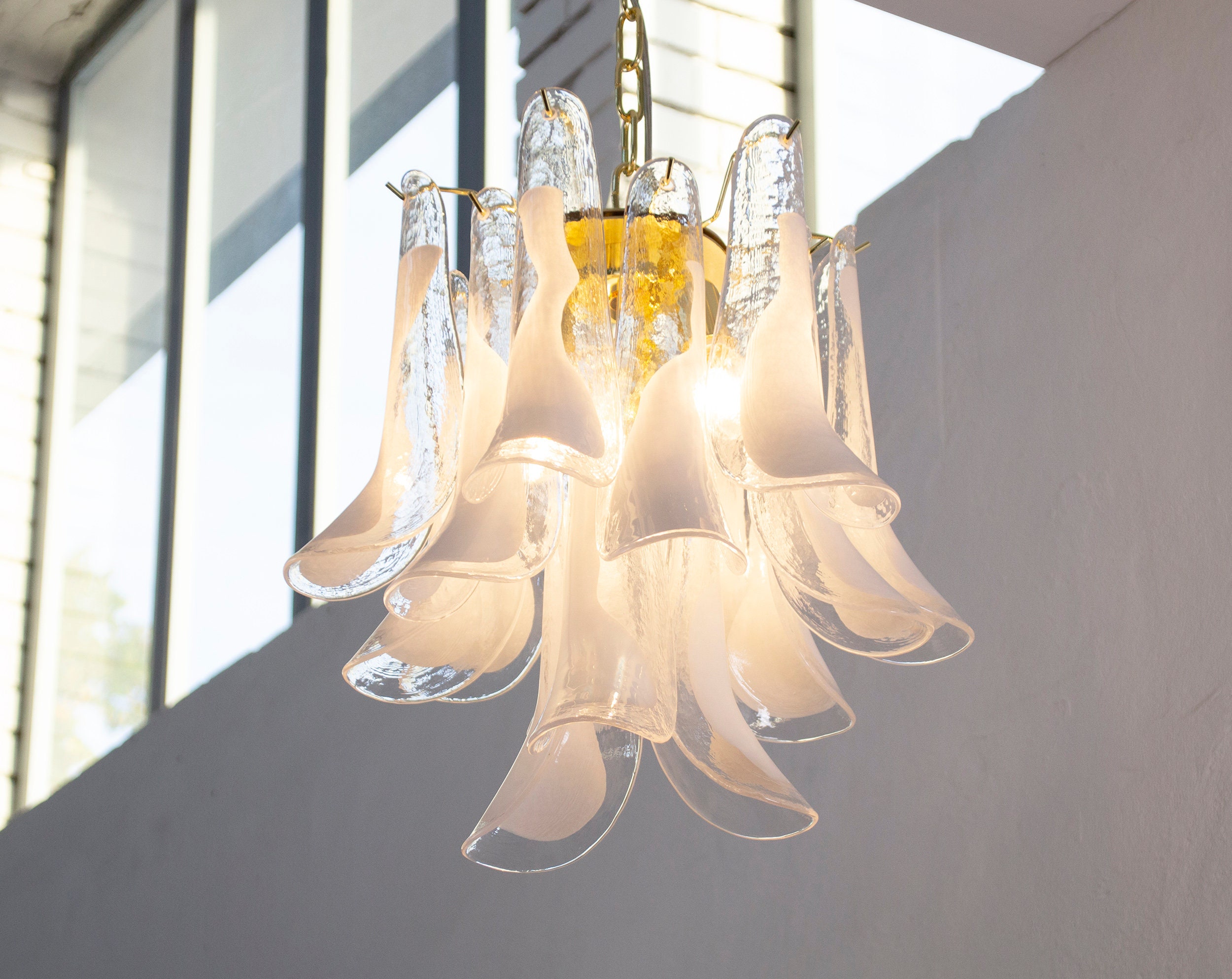 Large pendant lamps Petali Ø45 cm Made in Italy Murano glass clear and white, vintage style chandelier lighting