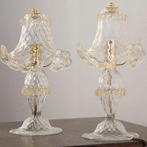 Glazen tafellamp, set van twee, klassieke Murano accentlampen, goudkleurige afwerking.