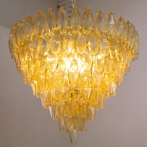 Large suspension chandelier Made in Italy polyhedrons color yellow in Murano glass, Venini vintage style lighting
