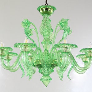 Elegant handmade Murano glass chandelier green color with artistic decorations, 8 lights, handmade Made in Italy