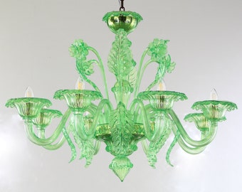 Elegante Lampadario artigianale in vetro di Murano colore verde con decorazioni artistiche, 8 luci, fatto a mano Made in Italy