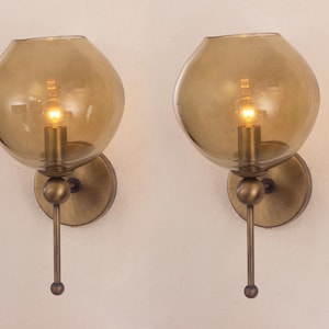 Ensemble de 2 appliques murales en verre de Murano bronze fumé, sphère organique en verre soufflé à la main avec structure en laiton, lampe design déco Made in Italy