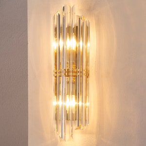Magnificent wall sconce with triedri Murano glass crystal color Made in Italy, vintage Venini style design wall lamp