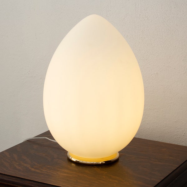Grande lampe de table vintage en forme d'œuf en verre de Murano blanc satiné, faite à la main Made in Italy, luminaire design