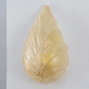 Large Murano glass leaf wall sconce with grit, amber color and brass frame, wall lamp Made in Italy