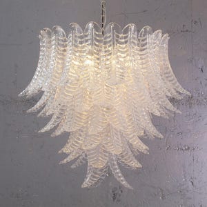 Lustre de design em vidro, fabricado na Itália, estilo vintage.