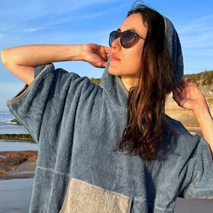 Surf Poncho Coxos - Ultimate Cotton Terry com bolsos mágicos - Toalha de praia e roupão para troca